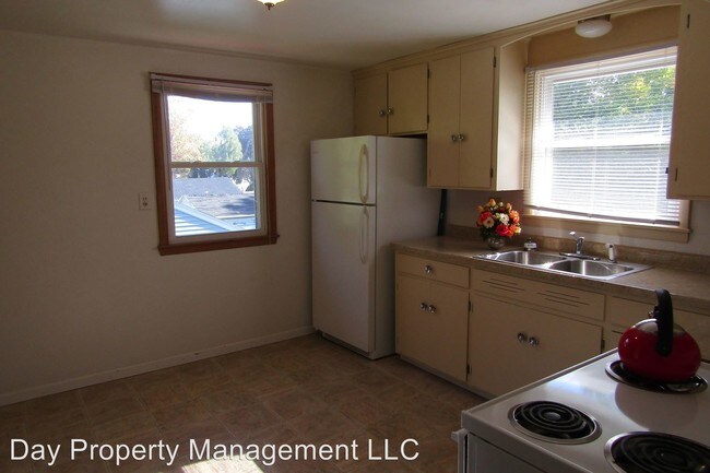 Foto del edificio - 741-743 Appleton Rd