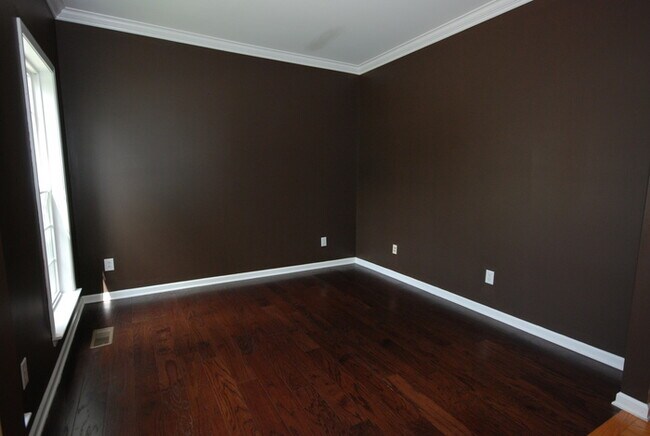 Foto del edificio - Oversized Executive Style Home with Finish...
