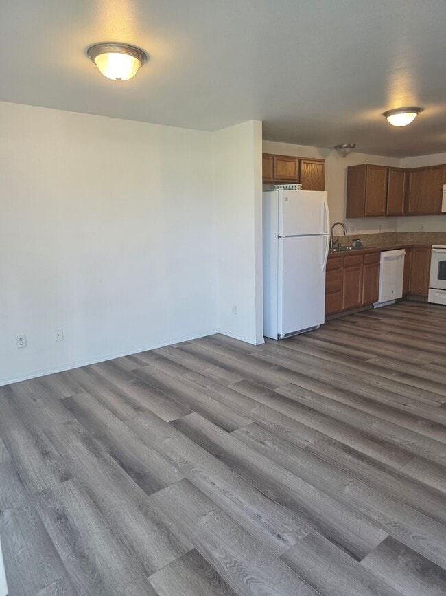 Foto del edificio - 2 bed 1 bath duplex in the country with pa...