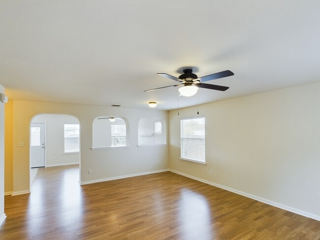 Foto del edificio - 15123 Meredith Ln