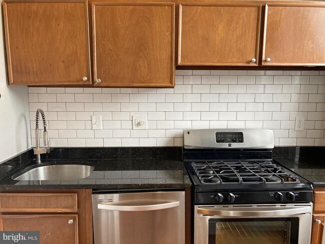 Building Photo - 1338 Wisconsin Ave NW