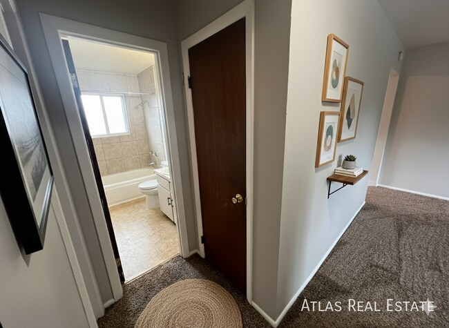 Foto del edificio - 4206 Forest Hill Ct