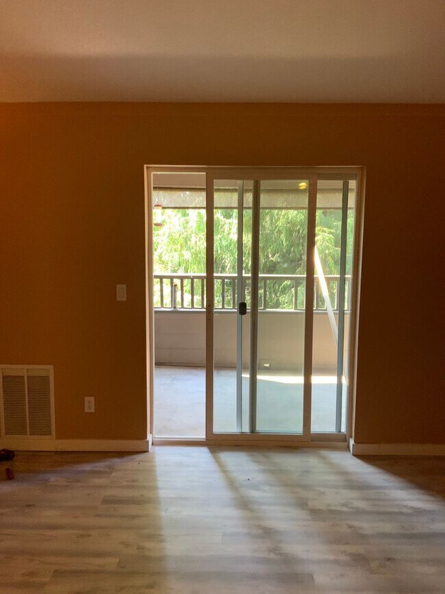 Foto del edificio - Modern 2B, 2Ba Condo in Exclusive Gated Community!