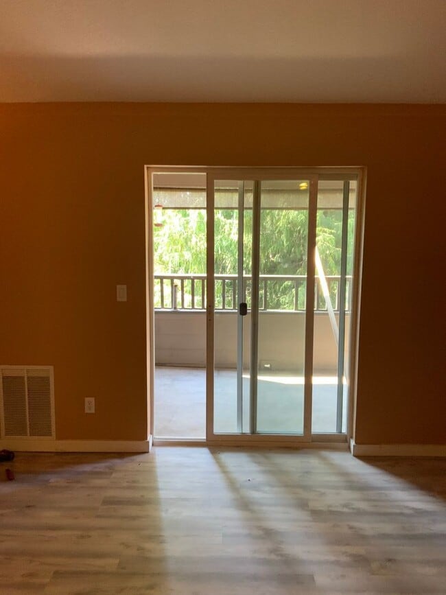 Building Photo - Modern 2B, 2Ba Condo in Exclusive Gated Community!