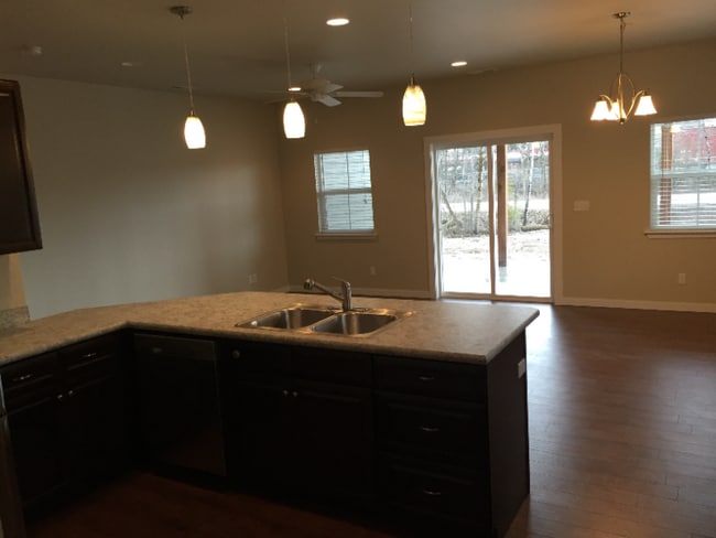 Foto del edificio - 724 Edgewood Pl