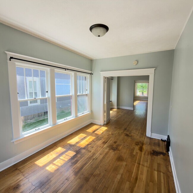 Foto del edificio - 4 Bedroom Duplex - Belknap Hill Area!
