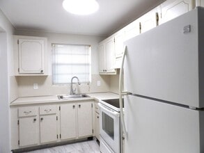 Building Photo - 1638 Embassy Dr