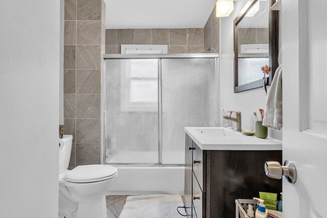 Foto del edificio - 160 Saint Alphonsus St