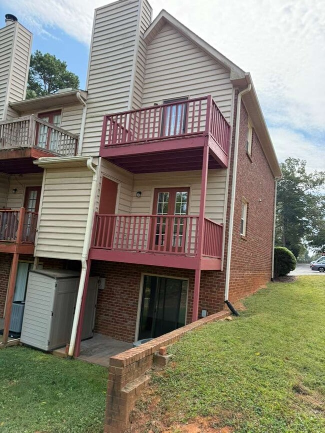 Building Photo - 327 Mar-Don Hills Ct