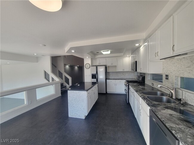 Building Photo - 2094 Silver Breeze Ave