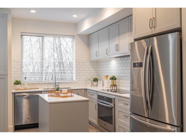 Building Photo - 15775 Mountain View Dr