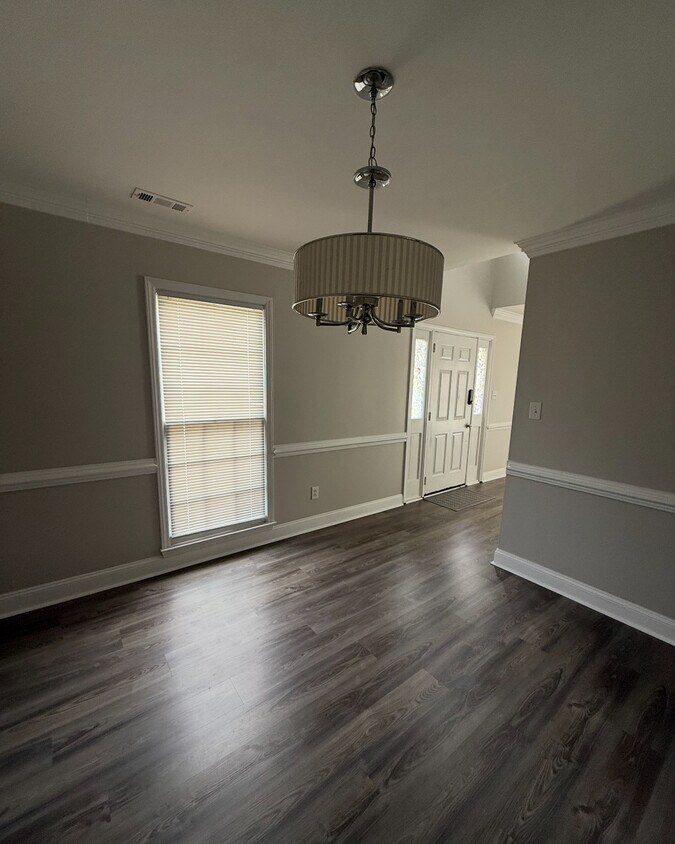 Foto del edificio - 2801 Briar Ridge Dr