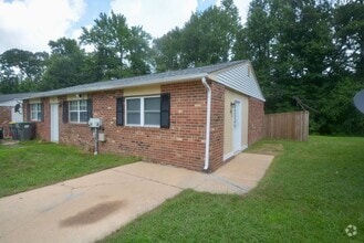 Building Photo - 38 1/2 Verdi Cir