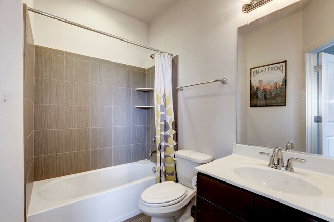 Building Photo - 3 Bed 4.5 Bath - Silver Spring Townhouse i...