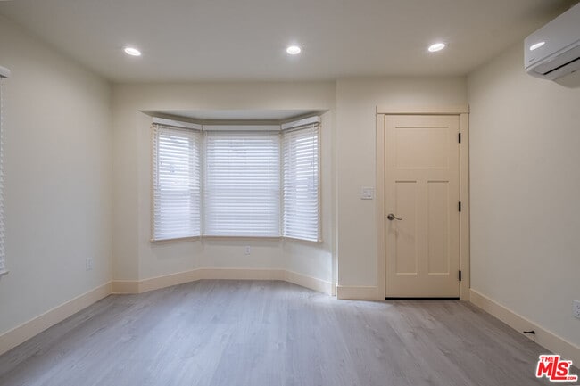 Foto del edificio - 216 N Catalina Ave