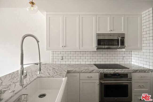 Foto del edificio - 1155 N La Cienega Blvd