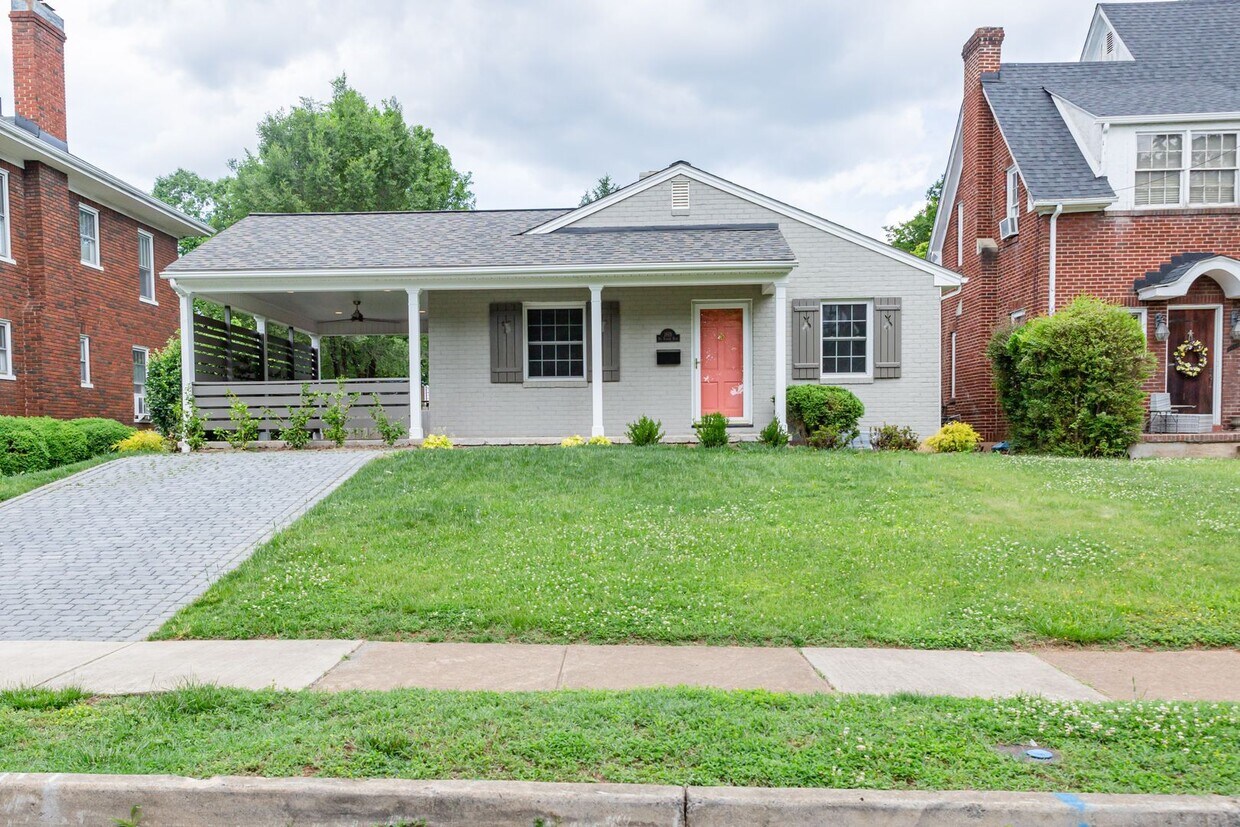 Primary Photo - New Listing!