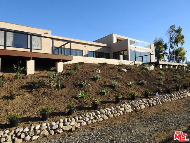 Foto del edificio - 5901 B Clover Heights Ave