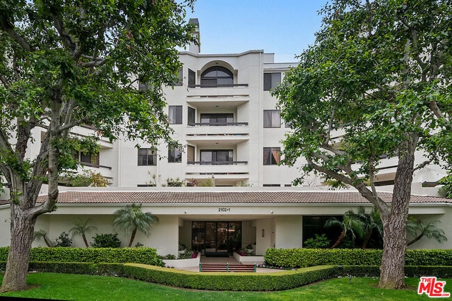 Building Photo - 2102 Century Park Ln