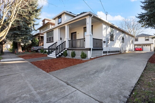 Building Photo - 216 NE Tillamook St