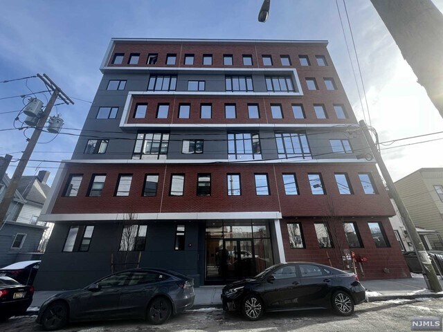 Foto del edificio - 100 Tuers Ave