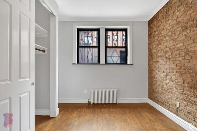 Building Photo - BEAUTIFULLY RENOVATED 2 BED IN PRIME MURRA...