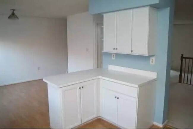 Building Photo - 25 Halstead Pl
