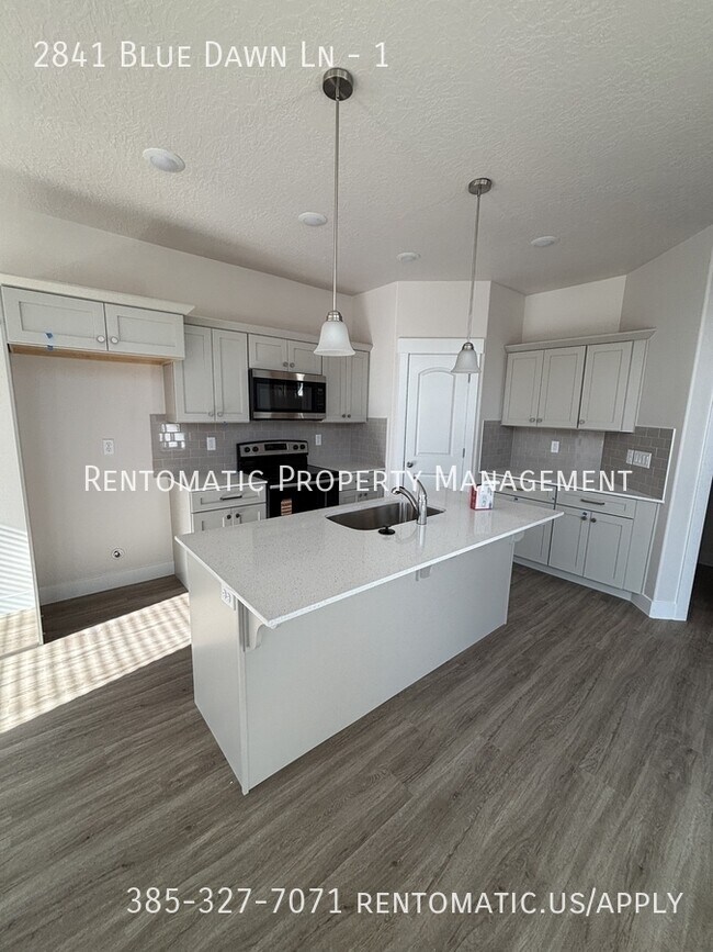 Foto del edificio - 2841 Blue Dawn Ln