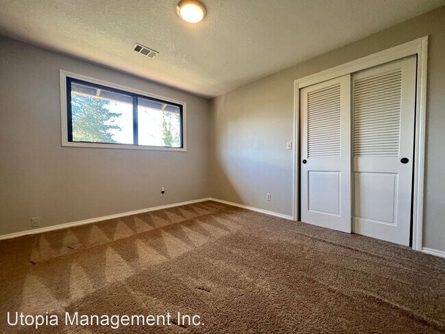 Building Photo - 3 br, 3 bath House - 1061 SW Chastain Dr.