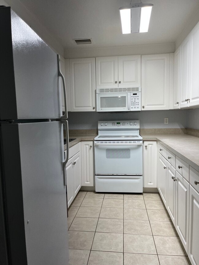 Building Photo - 501 SW 75th St