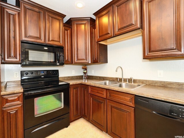 Building Photo - 1892 Goldenrod Way W