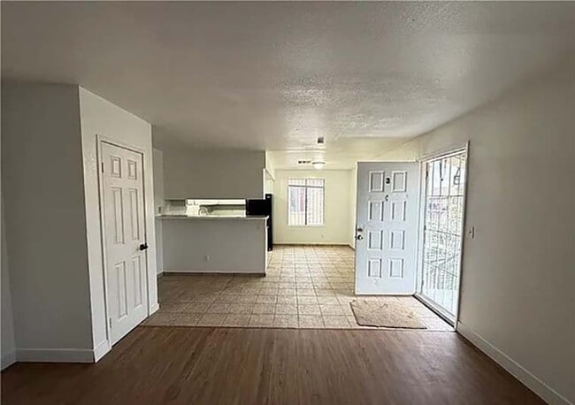 Building Photo - 4750 Thunderbolt Ave