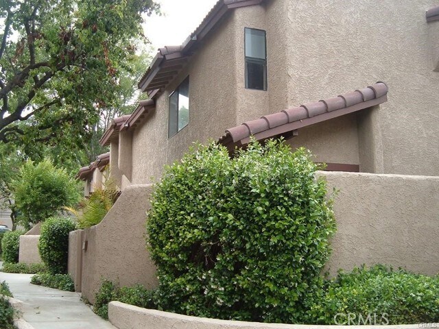 Foto del edificio - 2452 Chandler Ave