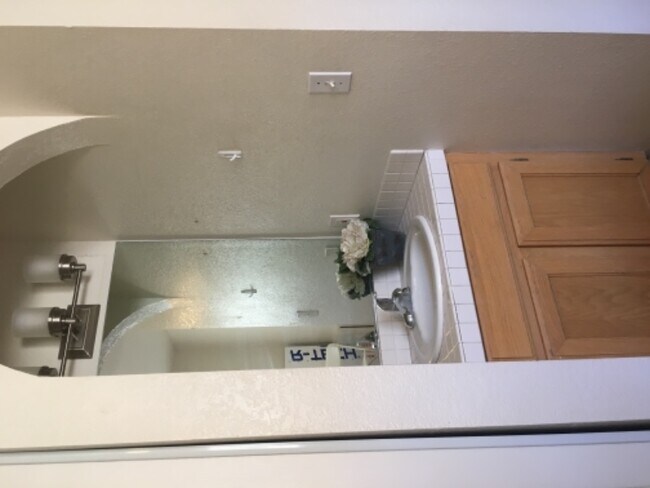 Foto del edificio - 1579 E Courtney Pl