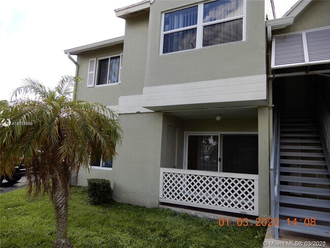 Foto del edificio - 17320 NW 67th Pl