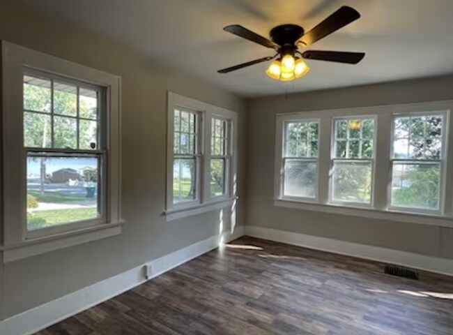 Foto del edificio - Lake Views! 1 Bedroom, 1 bath