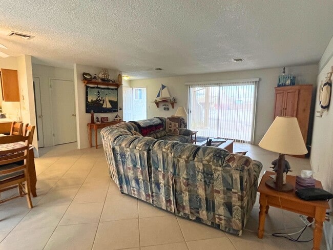 Building Photo - Furnished seasonal or long term rental Available now (Three month min)
