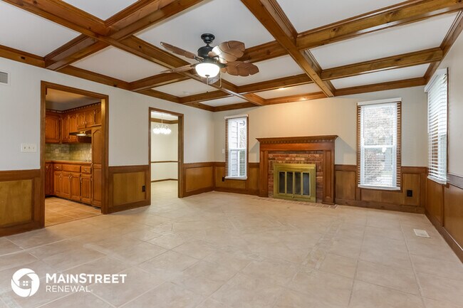 Building Photo - 1624 NE Debonair Dr