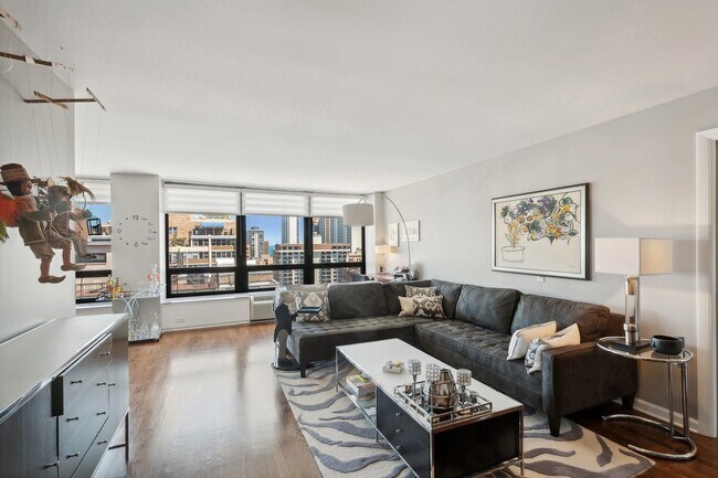 Building Photo - 50 E Bellevue Pl