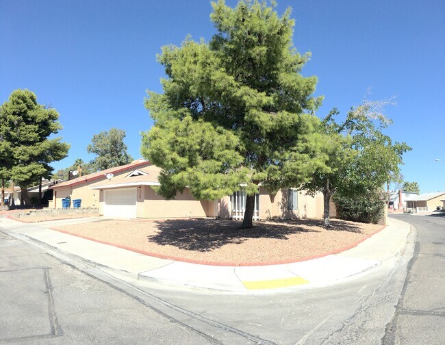 Foto del edificio - Gorgeous 4Bed/2Bath, 1-Story Home located in the West part of the valley