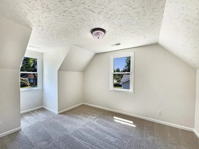 Foto del edificio - 5721 Bridgette Dr