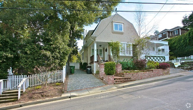 Building Photo - 6 Laurel Ave