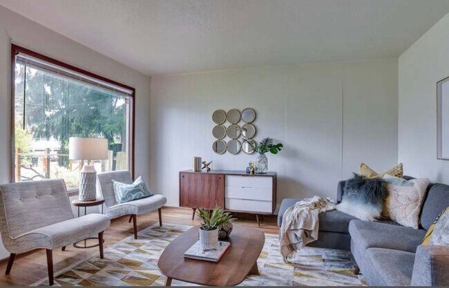 Photo - Adorable Woodstock 3 bedroom available for... House