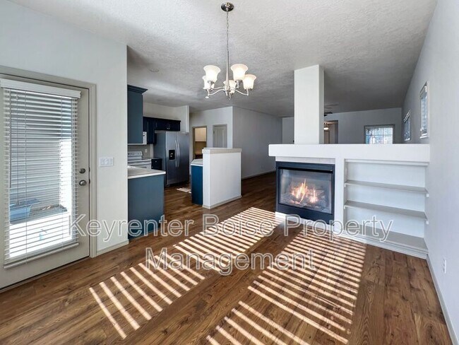Building Photo - 9857 W Sleepy Hollow Ln