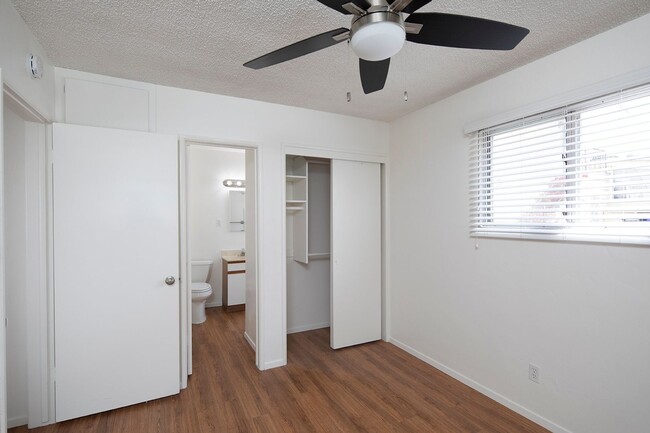 Foto del edificio - Spacious 1 Bedroom with Parking | Just One...