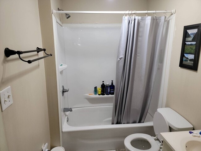 Building Photo - 3 bed, 1 bath single family home