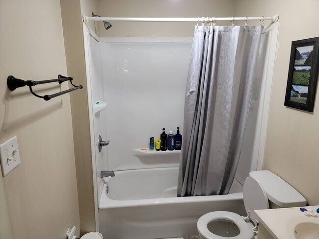 Foto del edificio - 3 bed, 1 bath single family home