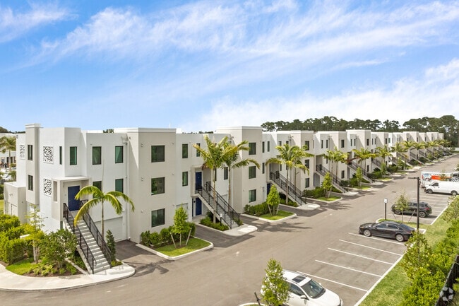 Building Photo - Altis Blue Lake