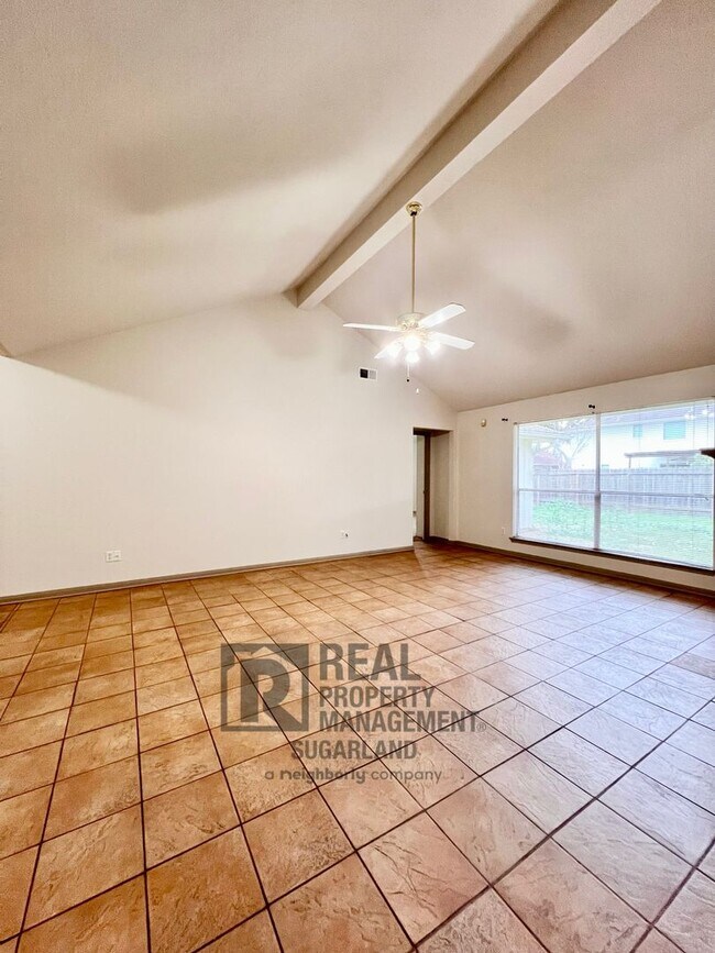Building Photo - Beautiful One Story Home