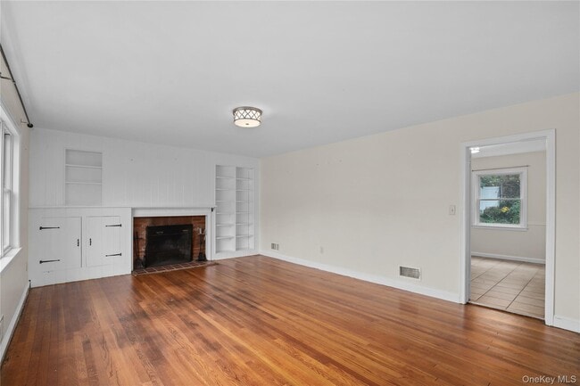 Building Photo - 216 Poe St